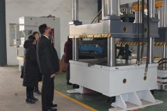 印度顧客來(lái)眾友重工油壓機(jī)廠家參觀合作