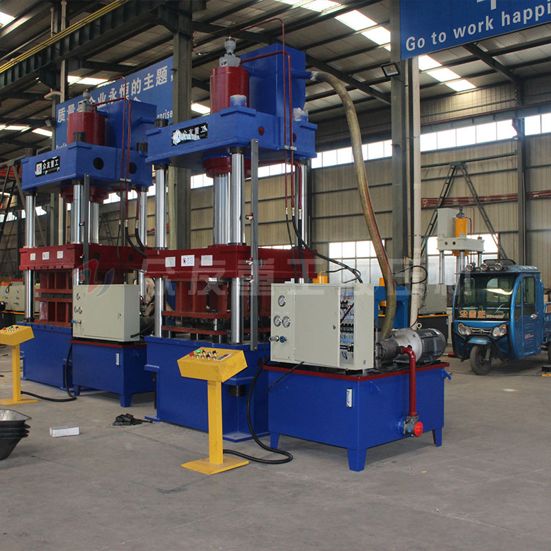 灰斗車成型油壓機(jī)主動(dòng)壓力補(bǔ)償裝置介紹